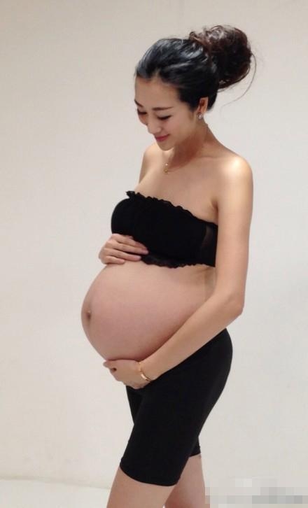 李沁怀孕正面大肚照图片